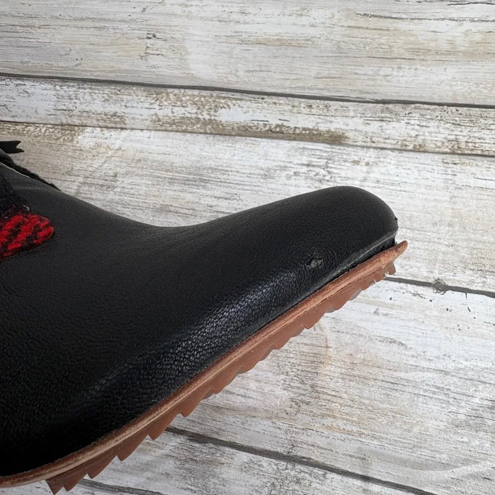 Matt‎ Bernson Ankle Boots 7 Black Red Buffalo Plaid Leather Wool Buckle Booties